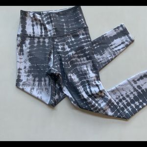 High-waist, tie dye leggings.